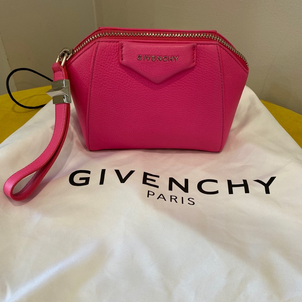 Givenchy Antigona wristlet